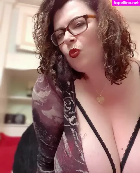 Maturebustymom OnlyFans Thumbnail #5uity7BViY