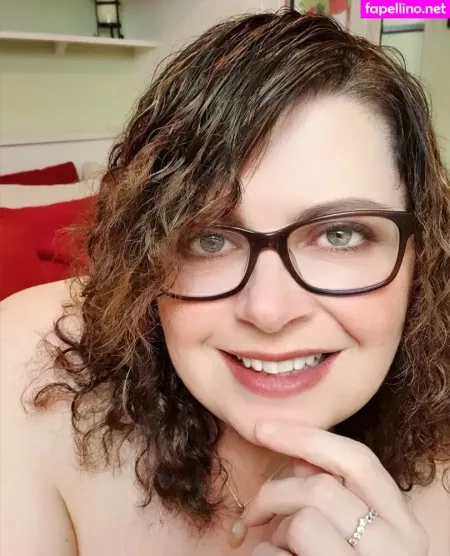 Maturebustymom OnlyFans Thumbnail #qAUdOqcl0n