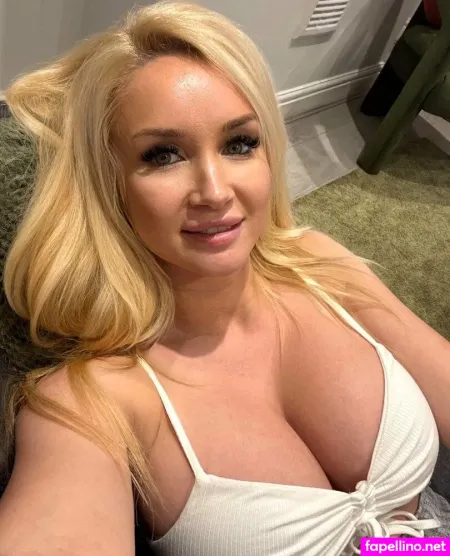 Maxine Kim Brown OnlyFans Thumbnail #2knw8Aa6LY