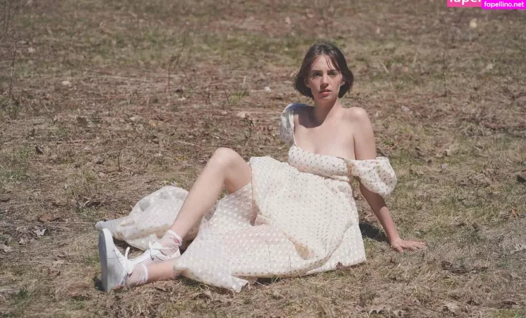 Maya Hawke OnlyFans Thumbnail #0Vyjf4v2C6