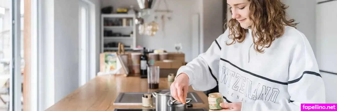 Maya Leinenbach OnlyFans Thumbnail #g5PrZM98A9