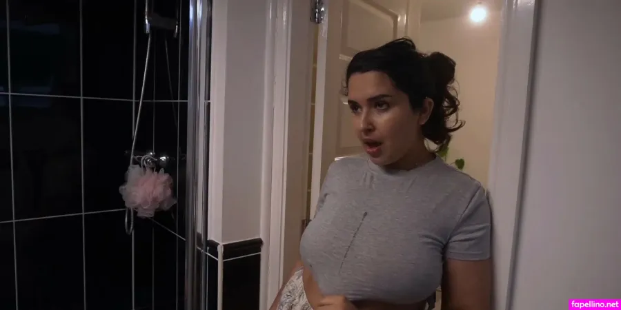 Maya Petite Main Profile Photo