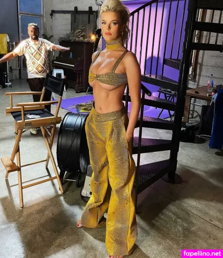 Mckenzie Hewson OnlyFans Thumbnail #MxUrUPfzx4