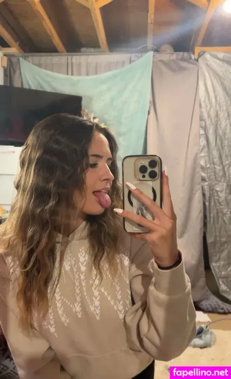 Mckenziesatin OnlyFans Thumbnail #0NvG3LllFd