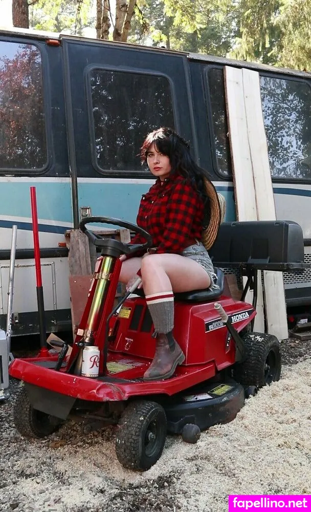 mechanicmommyfree, minitruckmommygarageofficial Nude Leaked OnlyFans Photo #MBlE25fJoc