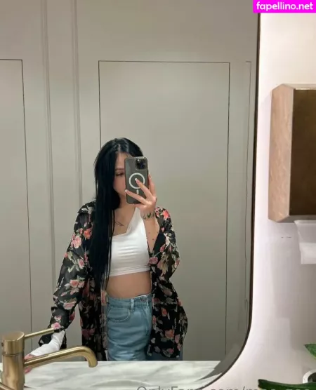 Mee Zee OnlyFans Thumbnail #aKSIZiLHZh