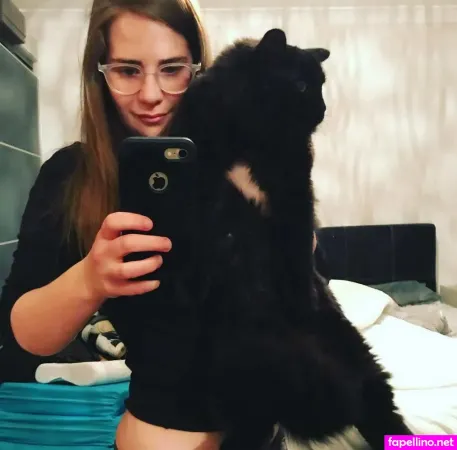 Meemo Comma OnlyFans Thumbnail #4TvmqjrZQE