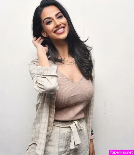 Meenakshichaudhary OnlyFans Thumbnail #F4phnHTCUn