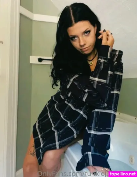 Meg Reillly OnlyFans Thumbnail #lOkGf91y6e