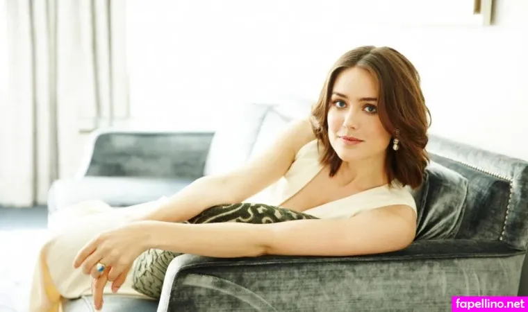 Megan Boone OnlyFans Thumbnail #r3OQgLlGtR