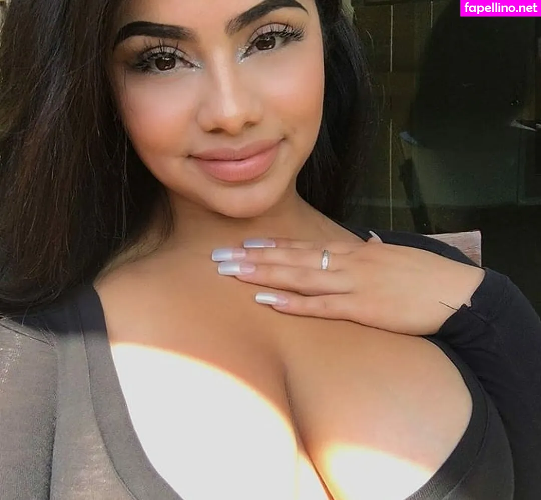 kimvelezoficial, yardeniivelez2 Nude Leaked OnlyFans Photo #6w4AknViII