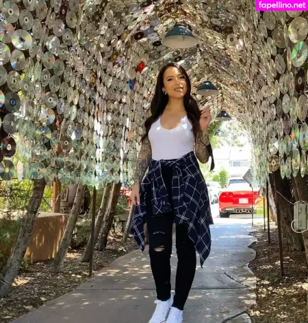 Meghanelle OnlyFans Thumbnail #Mc1vEMFhRc