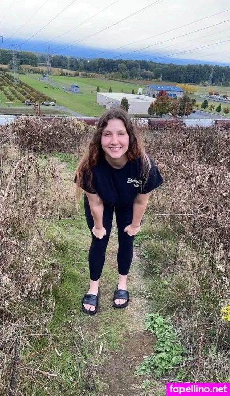 Megsmokes95 OnlyFans Thumbnail #9daPbS2nUy