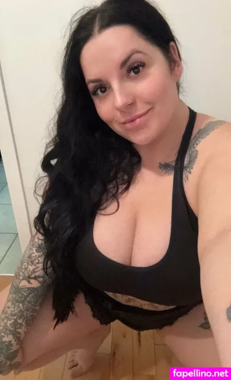 Mel Premium Main Profile Photo