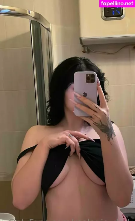 Melanie Dark OnlyFans Thumbnail #ow001A0a4G