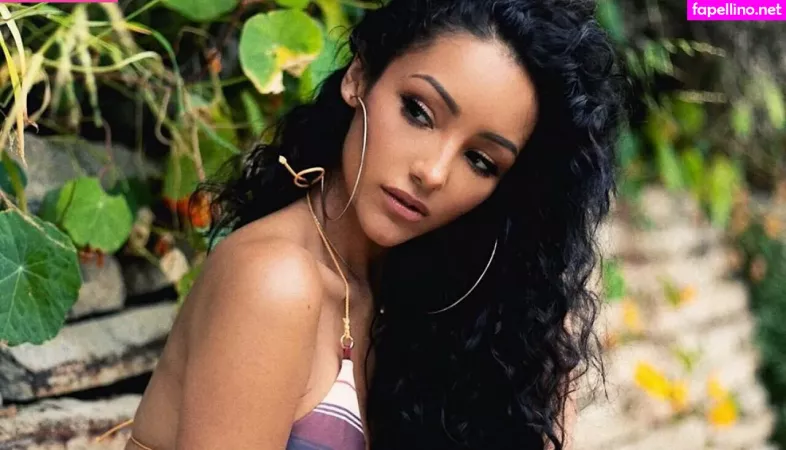 Melanie Iglesias OnlyFans Thumbnail #4auSOiWTxF