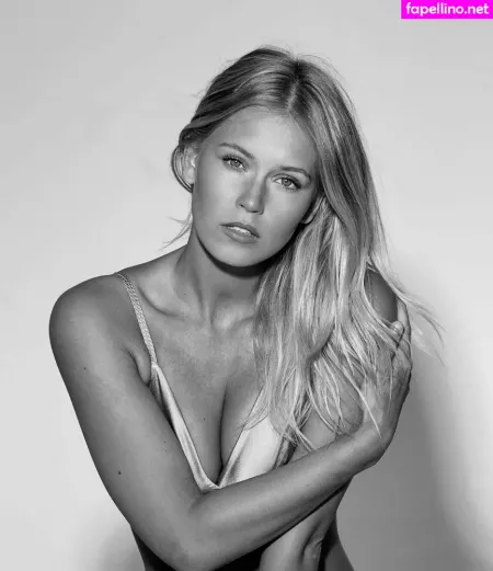 Melanie Kroll OnlyFans Thumbnail #z6osUknql2