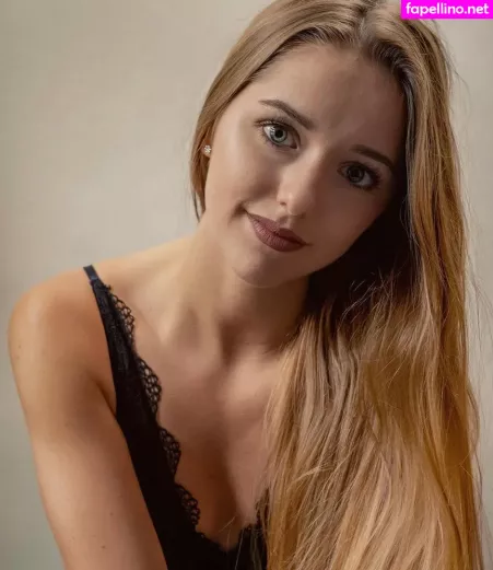 Melaniehfl OnlyFans Thumbnail #udrDxZx25u