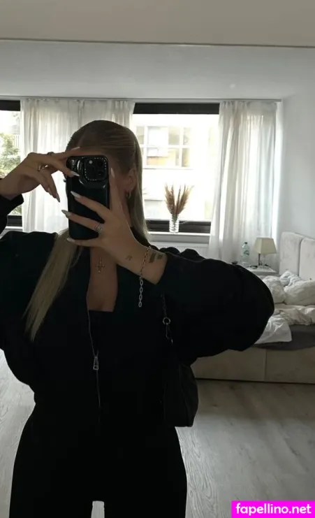 Melaniethrr Main Profile Photo