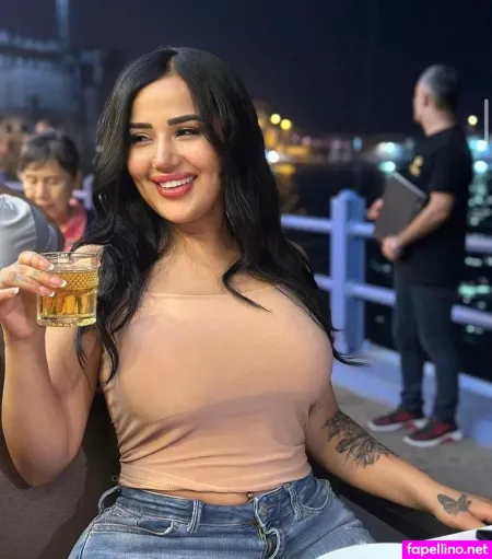 Melek Azad OnlyFans Thumbnail #4AfF3OCHph