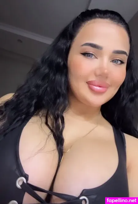 Melek Azad photo