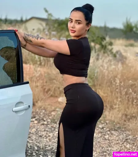Melek Azad OnlyFans Thumbnail #p4AbadsBcT