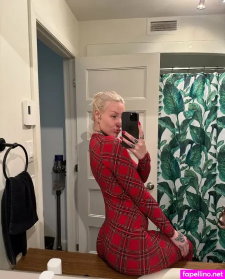 Melinaroyfree OnlyFans Thumbnail #HzDExGP8wO