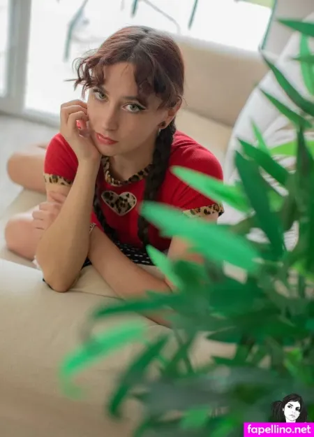 Melinoe OnlyFans Thumbnail #c2VuGaSwnX