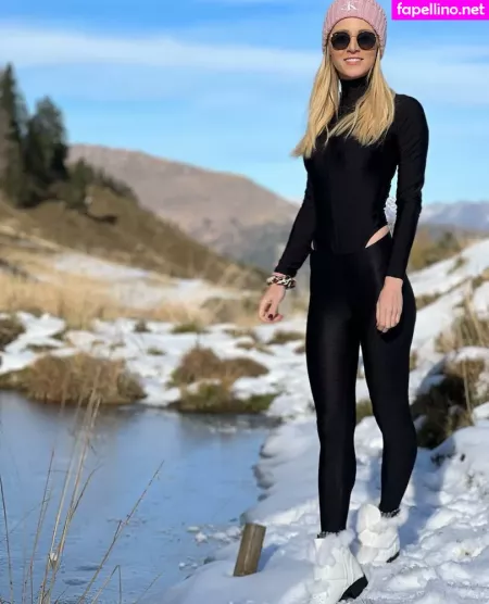 Melissa Naschenweng OnlyFans Thumbnail #1xgBAHNjOU