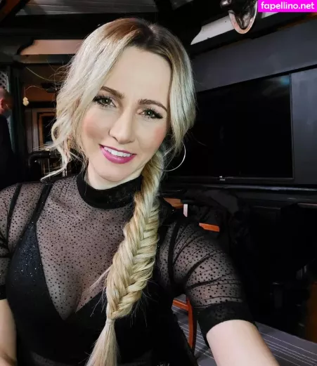 Melissa Naschenweng OnlyFans Thumbnail #haSu9pkG9a