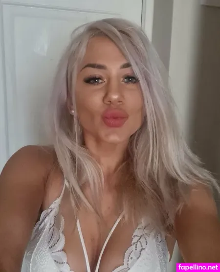 Mell Fox OnlyFans Thumbnail #JTJnEtUqVx