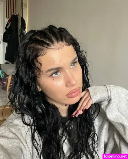 Melliele1 OnlyFans Thumbnail #kHn6jk7sz0