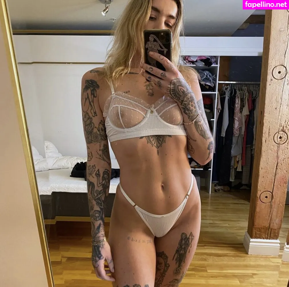 melodieperrault Nude Leaked OnlyFans Photo #jFD5wnI4Px