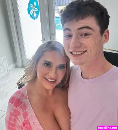 Melonymelonsvip OnlyFans Thumbnail #9bVRh1afht