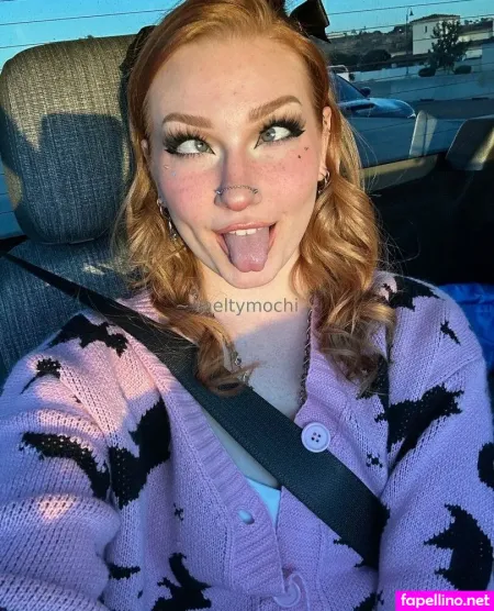 Meltymochii 1 OnlyFans Thumbnail #ICZ8ZjracD