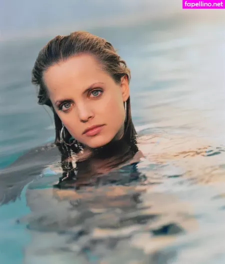 Mena Suvari OnlyFans Thumbnail #0AU13Qr3U6