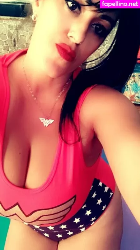 Meninaveneno75 OnlyFans Thumbnail #0IbMC5g4ty