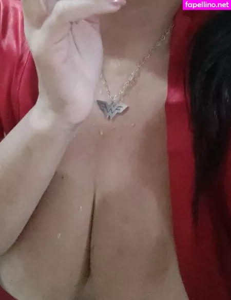 Meninaveneno75 OnlyFans Thumbnail #0Kr8C6SUXD