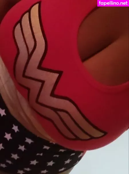 Meninaveneno75 OnlyFans Thumbnail #0un6WhNZKY