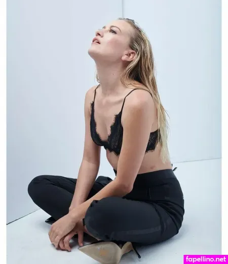 Meredith Hagner OnlyFans Thumbnail #2881BpTjhc