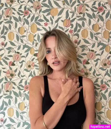 Meredith Hagner OnlyFans Thumbnail #t80N9TwtZR