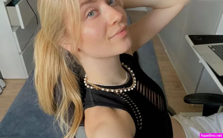 Merleperle OnlyFans Thumbnail #K8sa0aNcGB