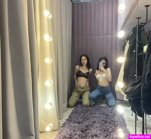 Mermaids Kiss OnlyFans Thumbnail #XtZYpiWwVy