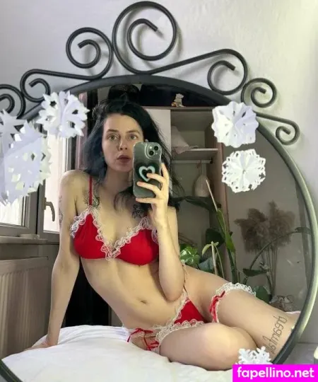 Mermaids Kiss OnlyFans Thumbnail #dHWFkMQ28w