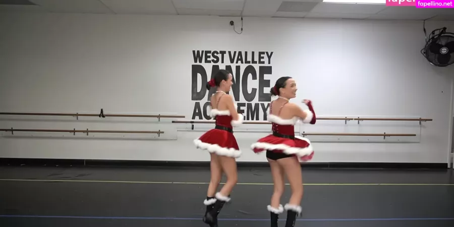 Merrell Twins OnlyFans Thumbnail #0pwmxvXOp2