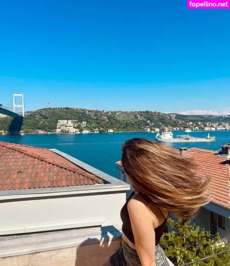 Merve Elmas OnlyFans Thumbnail #CXb8EKeXr9