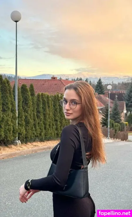 Mia Evans OnlyFans Thumbnail #4FZ6O8VYyO