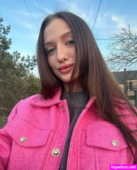 Mia Evans Main Profile Photo