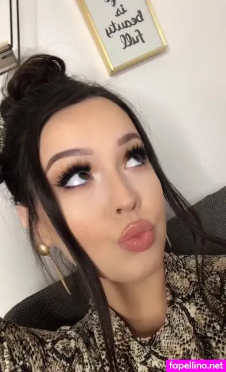 Mia Flippo OnlyFans Thumbnail #aB7NdWddNm