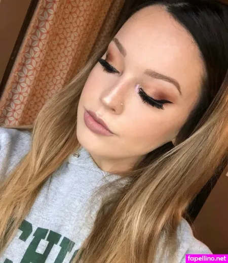 Mia Flippo OnlyFans Thumbnail #fL8eS8T4jb